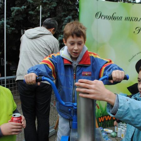 Crushers – waste collection bins with manual compacting