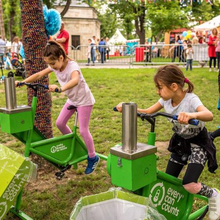 Crushers – waste collection bins with manual compacting