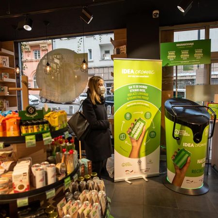 Smart Recycling System – smart crushers & mobile app collection model