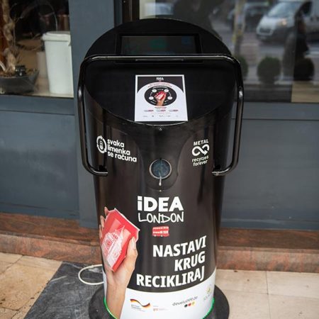 Smart Recycling System – smart crushers & mobile app collection model