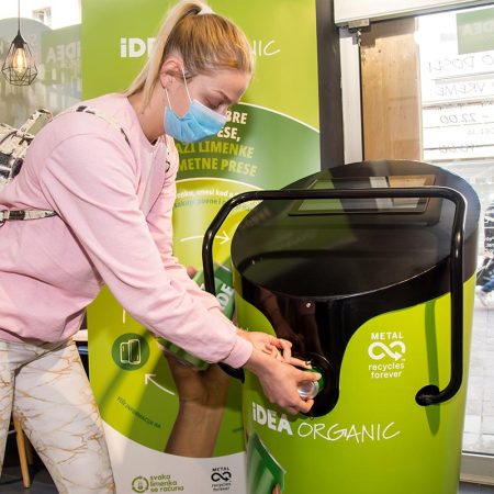 Smart Recycling System – smart crushers & mobile app collection model