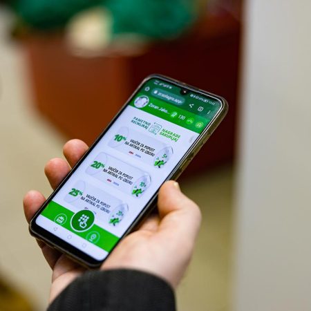 Smart Recycling System – smart crushers & mobile app collection model